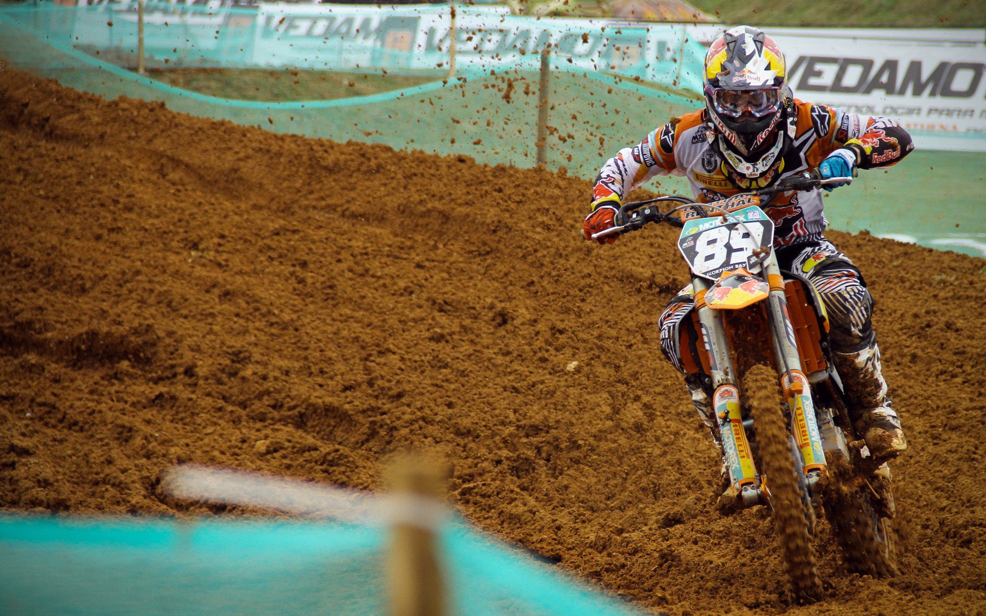 体育mk-球队战术压制是否真的有效遏制对方锋线核心，全场压迫防守